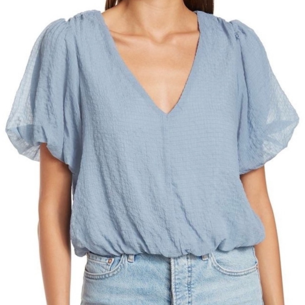 NWT, ASTR The Label Textured Tie Back Puff Sleeve V-Neck Cropped Blue Blouse, XL